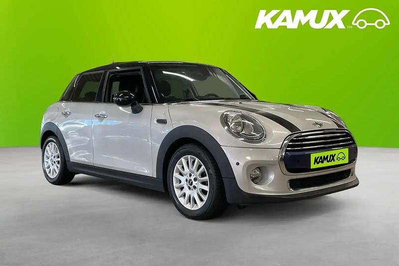 Silver/grå Begagnad 2014 Mini Cooper Chili Halvkombi | 149 900 kr (Lite dyr) - Bild 1/4