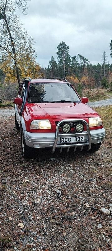 Röd Begagnad 2000 Suzuki Grand Vitara SUV | 37 000 kr - Bild 1/4