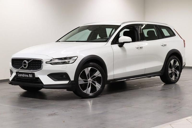 Vit Begagnad 2019 Volvo V60 CC Momentum Kombi | 319 000 kr (Lite dyr) - Bild 1/4