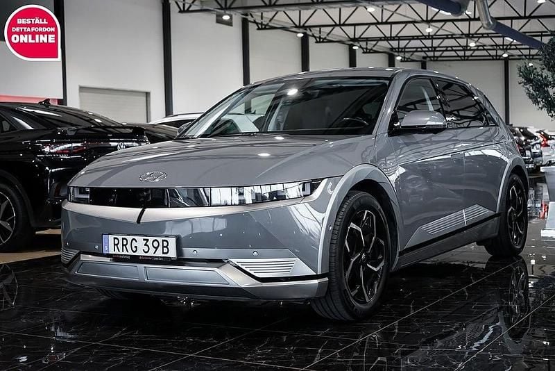 Grå Begagnad 2022 Hyundai Ioniq 5 Advanced SUV | 384 500 kr (Superpris) - Bild 1/4