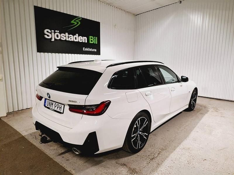 Begagnad BMW 330 M Sport 292 HK (214 kW) 2023 Vit Kombi