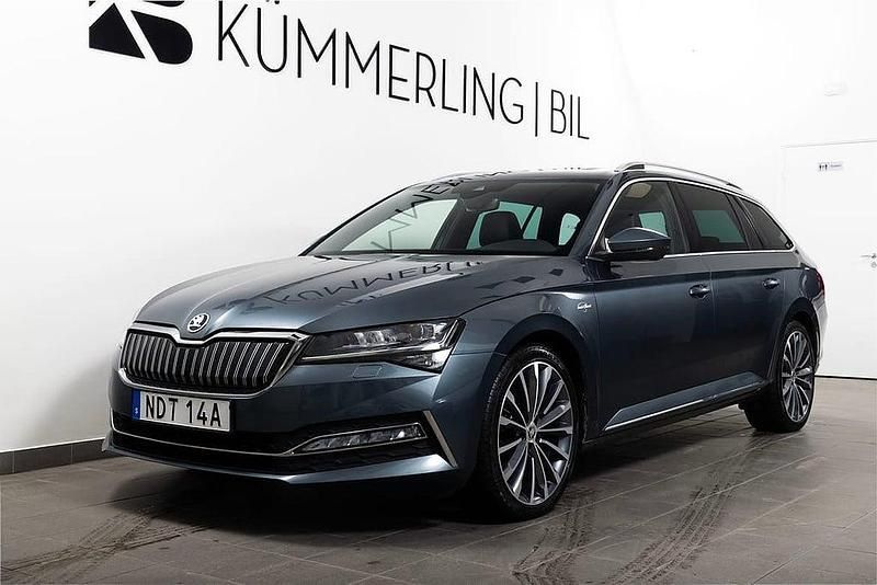 Begagnad Skoda Superb LAURIN & KLEMENT 156 HK (114 kW) 2020 Grå Kombi