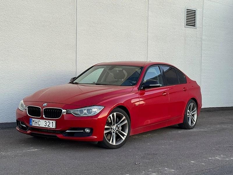 Röd Begagnad 2012 BMW 335 Sport Line Sedan | 224 900 kr (Bra pris) - Bild 1/4