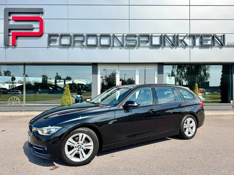 Svart Begagnad 2015 BMW 318 Sport Line Kombi | 173 000 kr (Marknadspris) - Bild 1/4