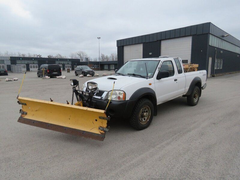 Vit Begagnad 2004 Nissan Navara Pickup | 43 000 kr (Marknadspris) - Bild 1/4