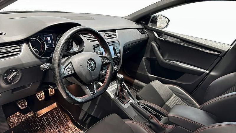 Begagnad Skoda Octavia RS 220 HK (161 kW) 2015 Vit Sedan