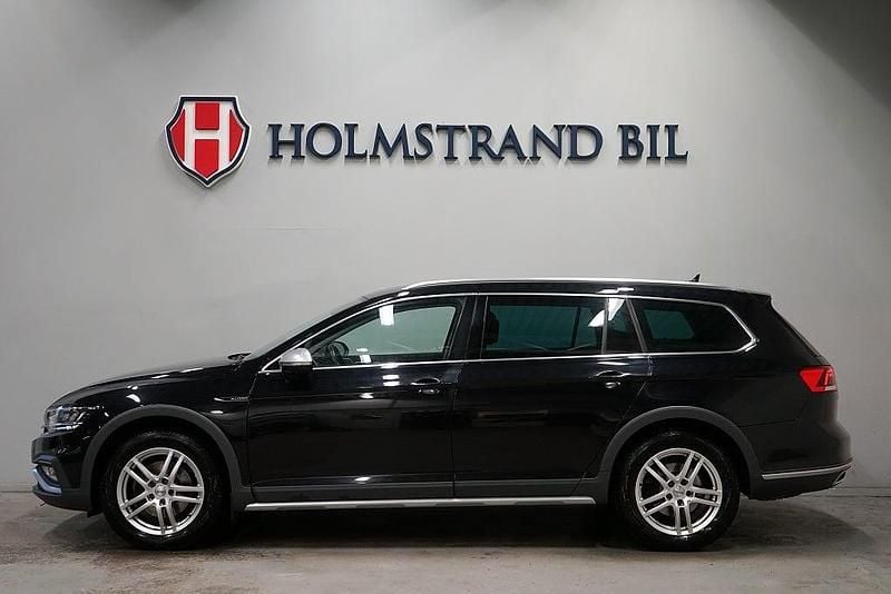 Svart Begagnad 2022 VW Passat Alltrack Kombi | 324 800 kr (Marknadspris) - Bild 1/4