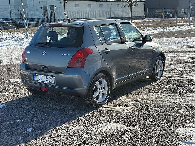 Begagnad Suzuki Swift 92 HK (67 kW) 2007 Grå