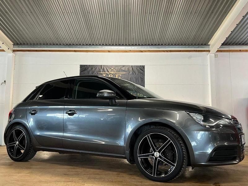 Grå Begagnad 2014 Audi A1 Sportback Sport Halvkombi | 99 900 kr (Lite dyr) - Bild 1/4