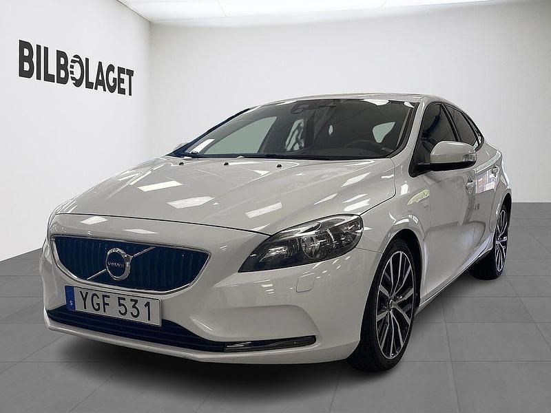 Vit Begagnad 2016 Volvo V40 Business Edition Kombi | 155 800 kr (Marknadspris) - Bild 1/4