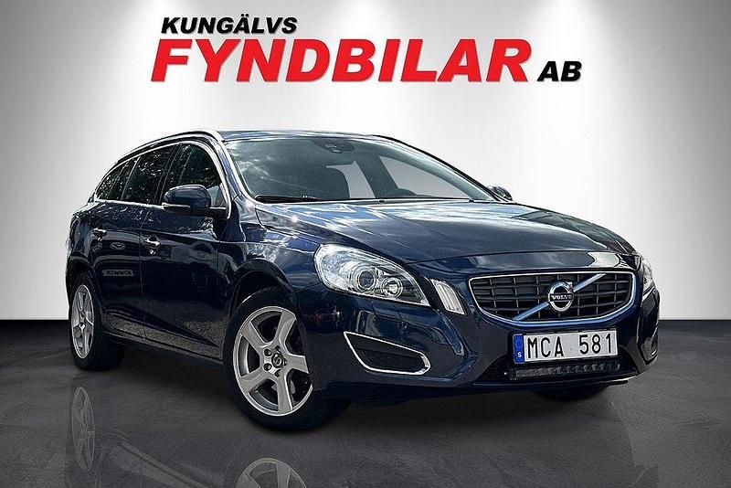 Blå Begagnad 2011 Volvo V60 Momentum Kombi | 74 900 kr (Marknadspris) - Bild 1/4