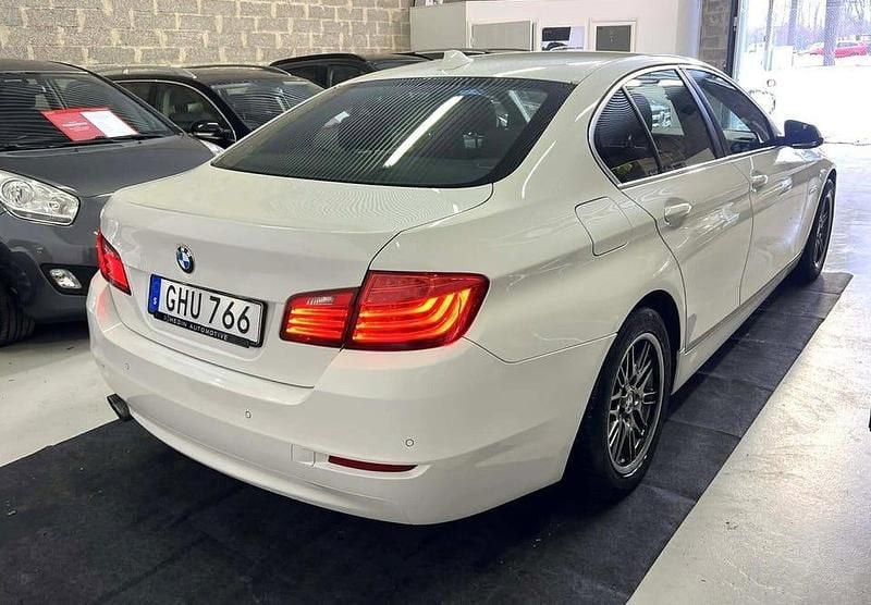 Begagnad BMW 520 184 HK (135 kW) 2014 Vit Sedan
