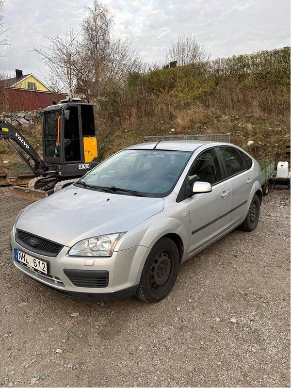 Begagnad 2007 Ford Focus Halvkombi | 24 000 kr (Bra pris) - Bild 1/4