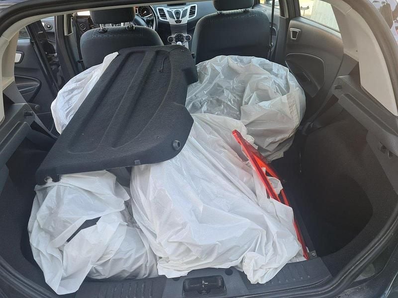 Grå Begagnad 2013 Ford Fiesta Titanium Halvkombi | 54 000 kr (Bra pris) - Bild 1/4