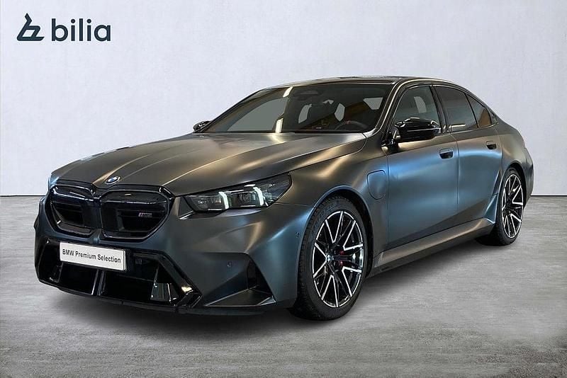 Svart Begagnad 2024 BMW M5 Sedan | 1 289 000 kr (Marknadspris) - Bild 1/4