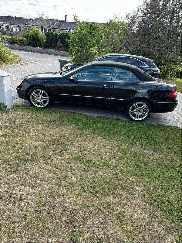 Svart Begagnad 2005 Mercedes CLK240 Elegance Cab | 87 500 kr (Marknadspris) - Bild 1/1