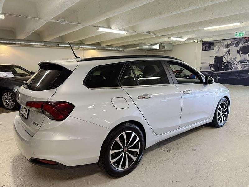 Begagnad Fiat Tipo 120 HK (88 kW) 2020 Grå Halvkombi