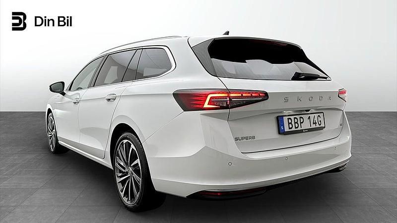 Begagnad Skoda Superb LAURIN & KLEMENT 150 HK (110 kW) 2024 Purity white Kombi