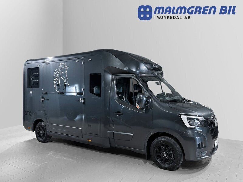 Mörkgrå (gråmetallic) Ny 2024 Renault Master Van | 848 750 kr - Bild 1/4