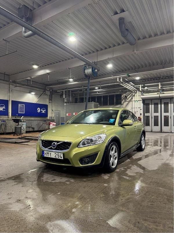 Grön Begagnad 2010 Volvo C30 Momentum Halvkombi | 84 000 kr (Lite dyr) - Bild 1/4