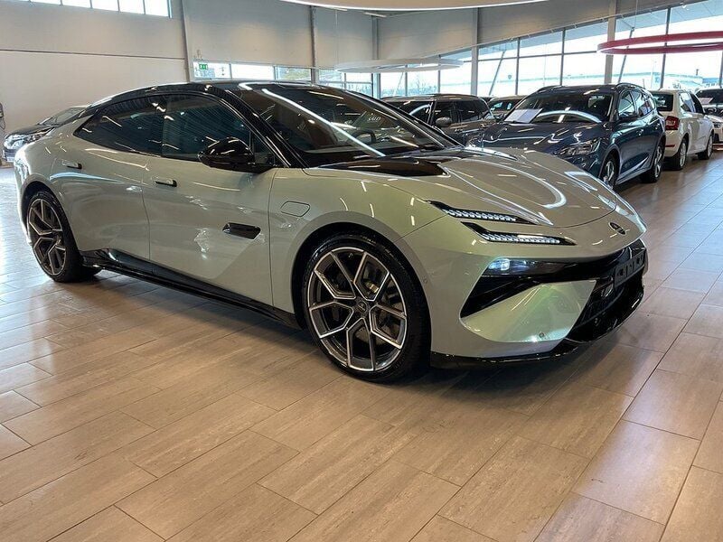 Begagnad Lotus Emeya 450 kW (612 HK) 2024 Grön Halvkombi