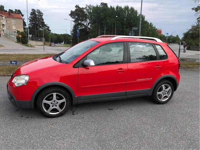 Röd Begagnad 2008 VW Polo Cross S Halvkombi | 29 000 kr - Bild 1/4