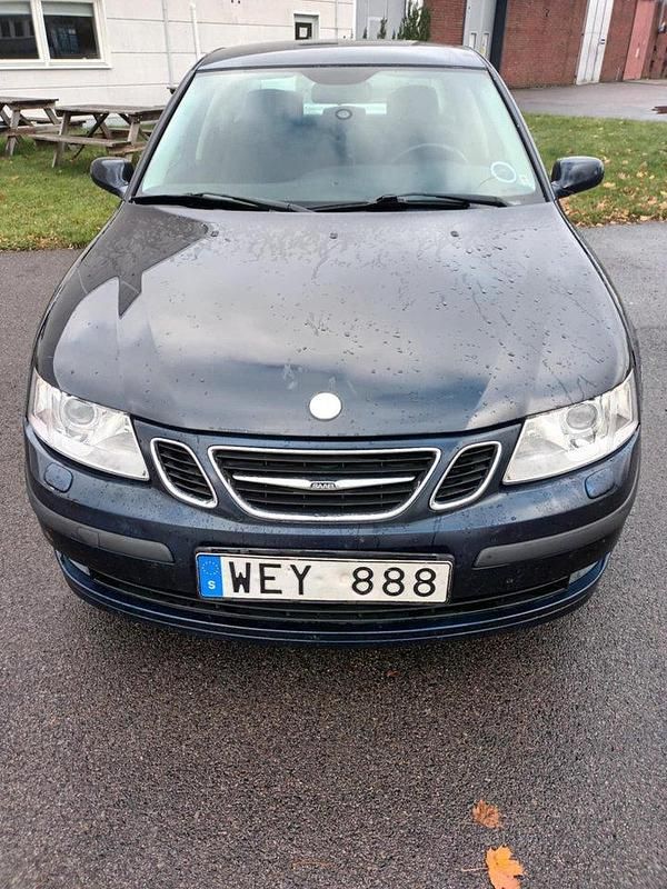 Blå Begagnad 2005 Saab 9-3 Linear Sedan | 20 000 kr (Bra pris) - Bild 1/4