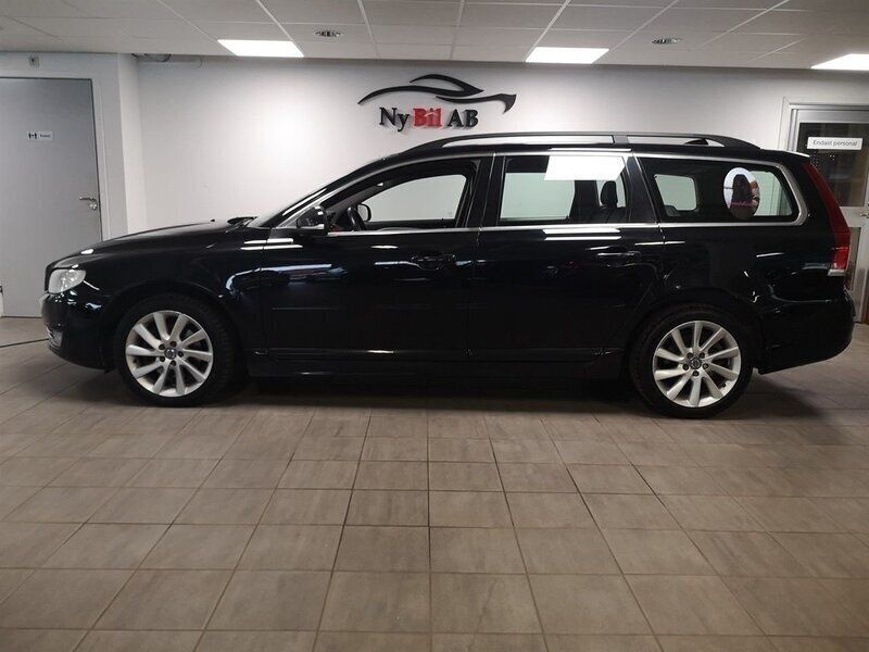 Svart Begagnad 2016 Volvo V70 Momentum Kombi | 79 000 kr (Dyr) - Bild 1/4