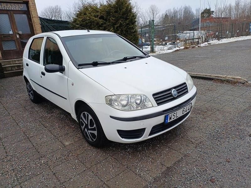 Begagnad Fiat Punto Active 60 HK (44 kW) 2005 Vit Halvkombi