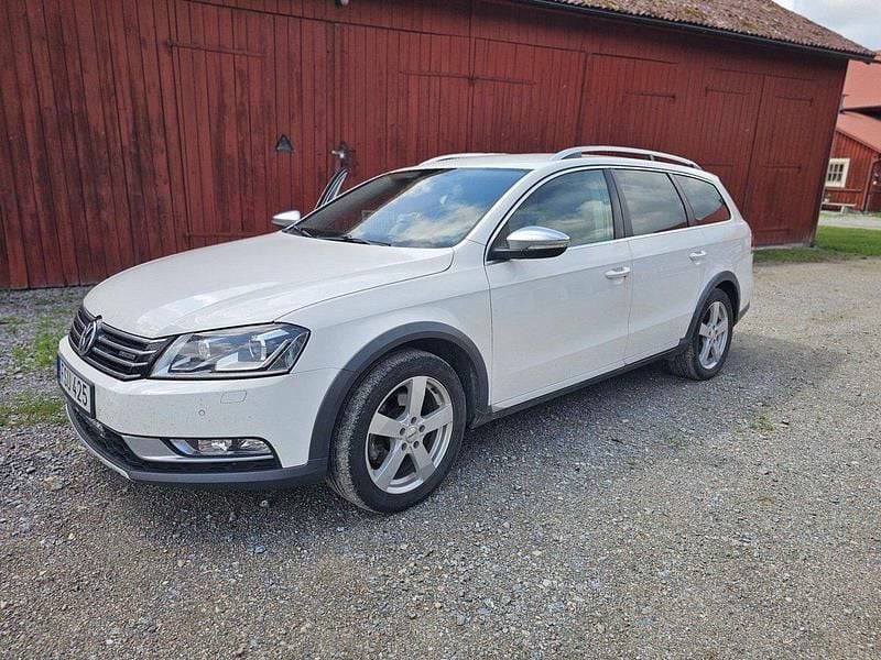 Vit Begagnad 2013 VW Passat Alltrack Kombi | 78 000 kr (Bra pris) - Bild 1/4