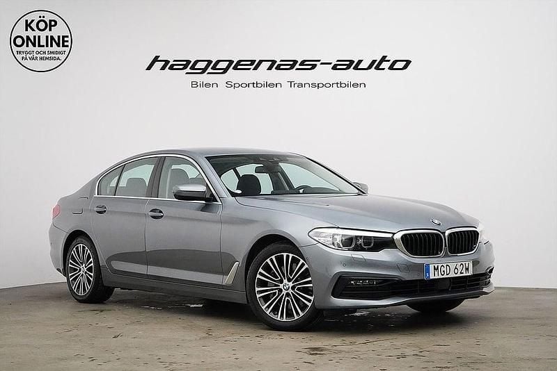 Blå Begagnad 2020 BMW 530e iPerformance Sedan | 319 000 kr (Bra pris) - Bild 1/4