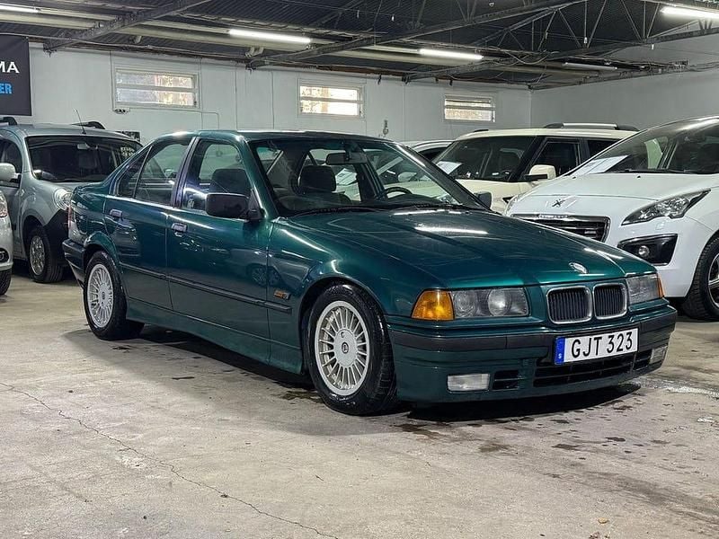 Begagnad BMW 320 150 HK (110 kW) 1993 Grön Sedan