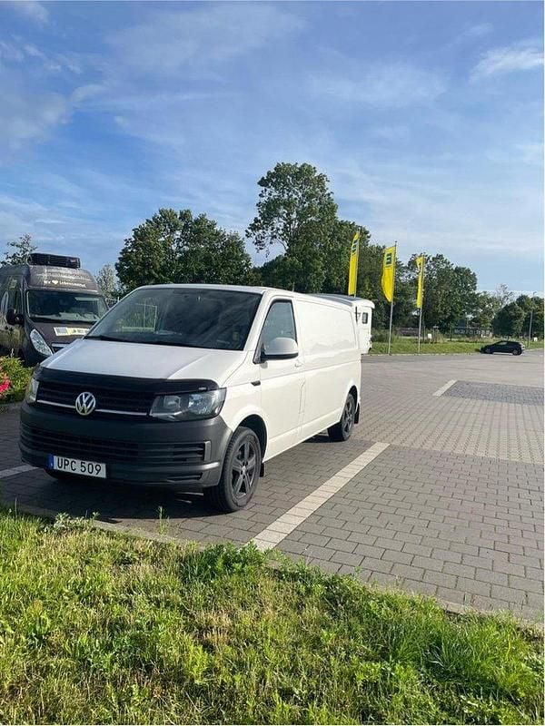 Vit Begagnad 2016 VW T6 Van | 136 000 kr (Superpris) - Bild 1/3