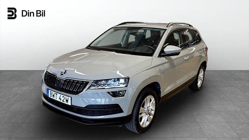 Grå Begagnad 2019 Skoda Karoq Style SUV | 219 900 kr (Marknadspris) - Bild 1/4
