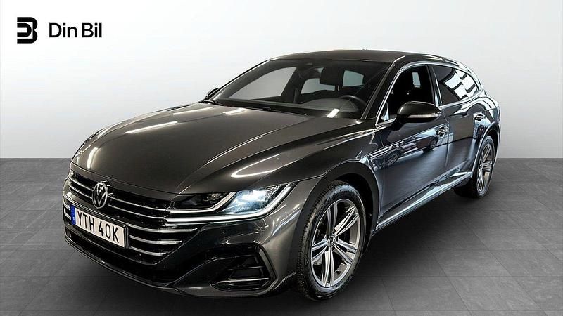 Mörkgrå (mangan grey metallic) Begagnad 2021 VW Arteon R-line Kombi | 279 900 kr (Marknadspris) - Bild 1/4