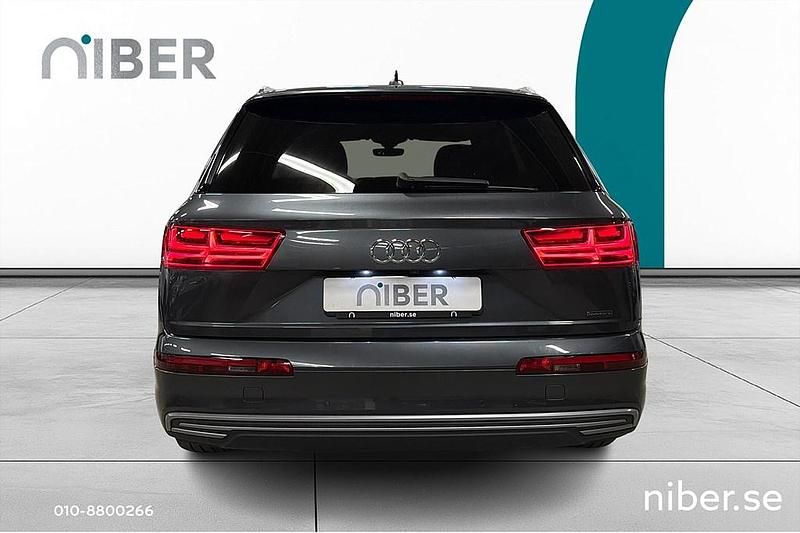 Begagnad Audi Q7 2017 Grå SUV