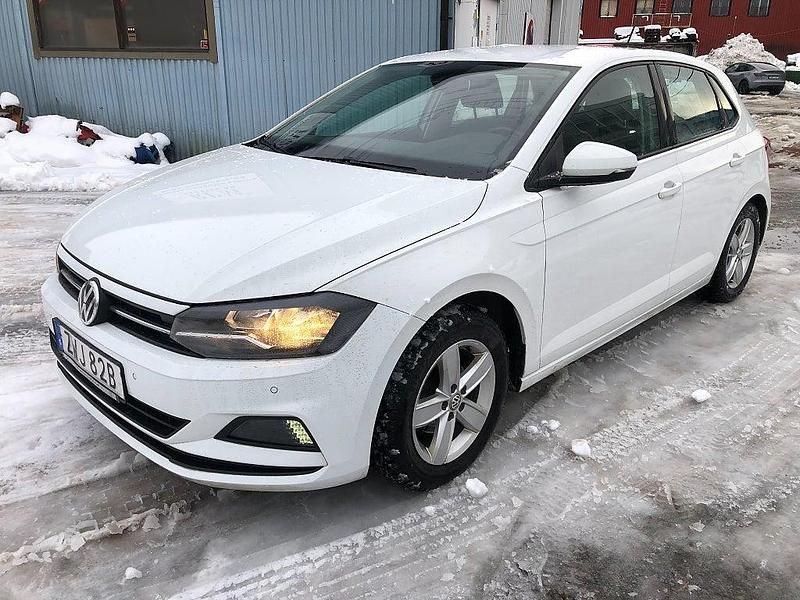 Vit Begagnad 2019 VW Polo Halvkombi | 125 900 kr (Marknadspris) - Bild 1/4