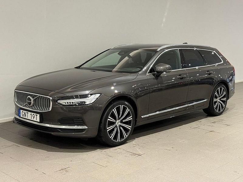 Grå Begagnad 2022 Volvo V90 Core Kombi | 378 500 kr (Marknadspris) - Bild 1/3