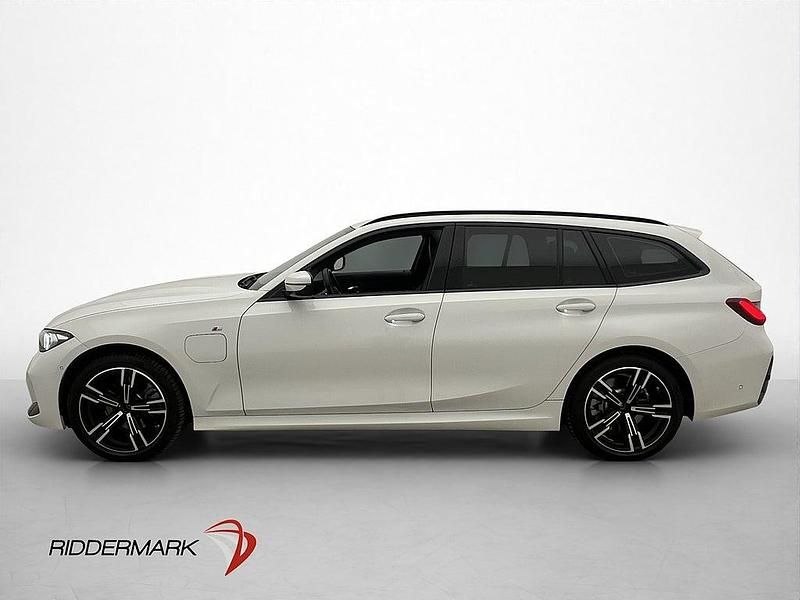 Begagnad BMW 330e M Sport 184 HK (135 kW) 2023 Vit Kombi