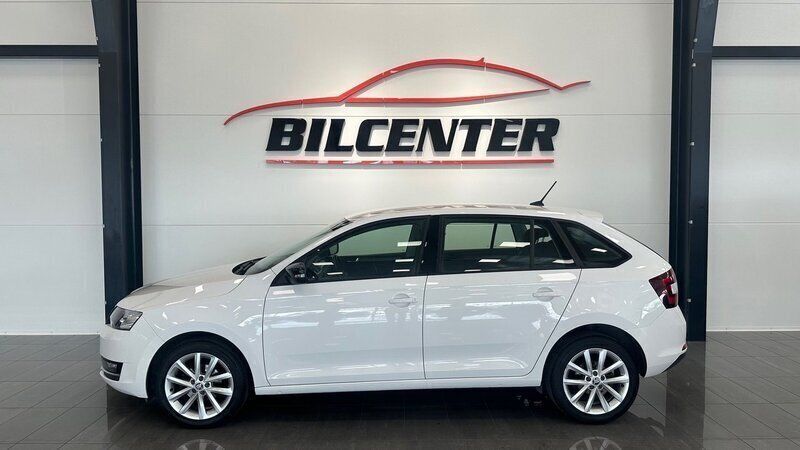 Vit Begagnad 2018 Skoda Rapid Halvkombi | 129 800 kr (Lite dyr) - Bild 1/4