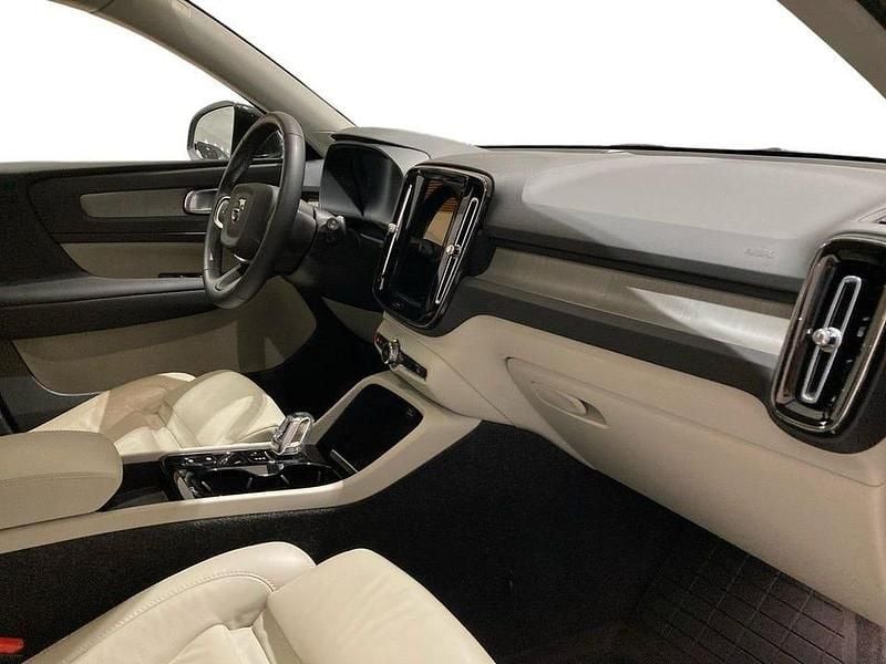 Begagnad Volvo XC40 Inscription 214 HK (157 kW) 2022 Svart SUV