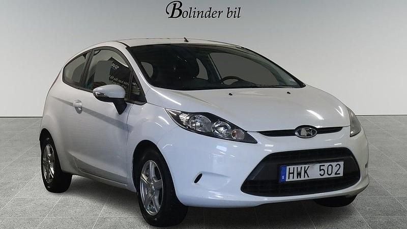 Begagnad Ford Fiesta Trend 82 HK (60 kW) 2008 Vit Halvkombi