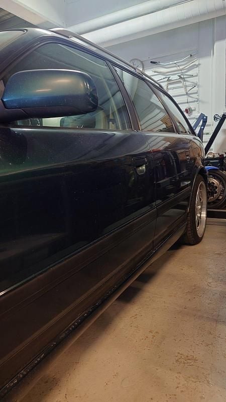 Begagnad Audi 100 280 HK (205 kW) 1994 Mörkgrönmetallic Kombi