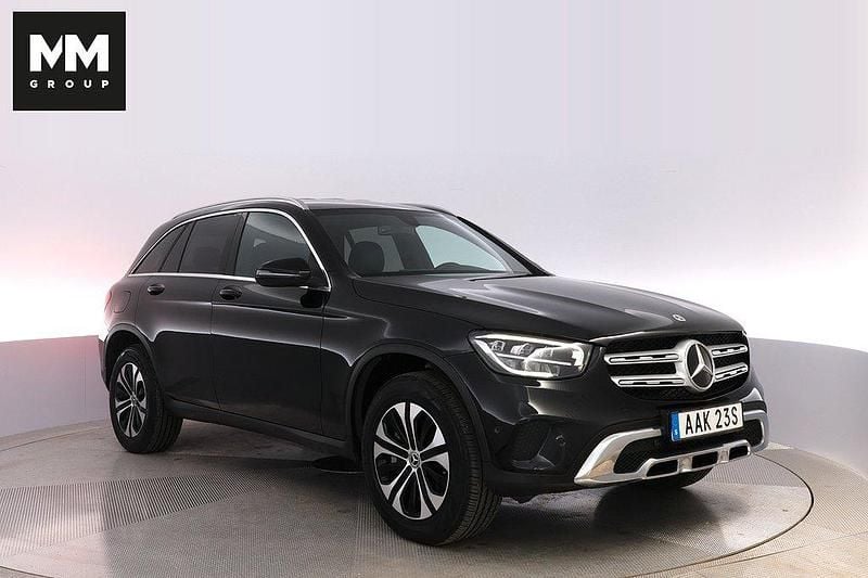Svart Begagnad 2022 Mercedes GLC300e SUV | 479 000 kr (Marknadspris) - Bild 1/4