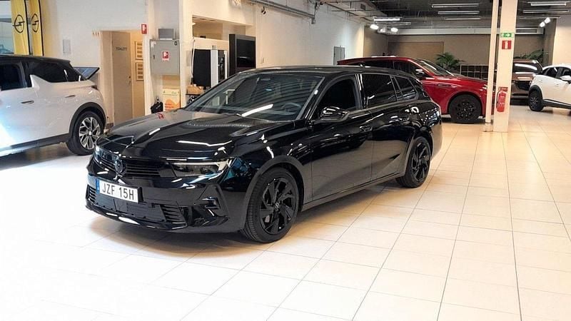 Svart Begagnad 2024 Opel Astra Kombi | 269 900 kr (Bra pris) - Bild 1/4