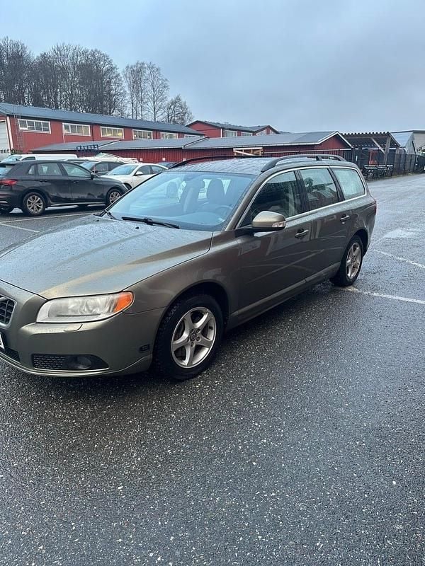 Begagnad 2010 Volvo V70 Kombi | 59 000 kr (Superpris) - Bild 1/4