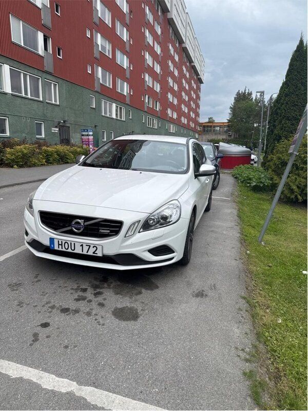 Vit Begagnad 2013 Volvo V60 R-Design Kombi | 125 000 kr (Marknadspris) - Bild 1/4