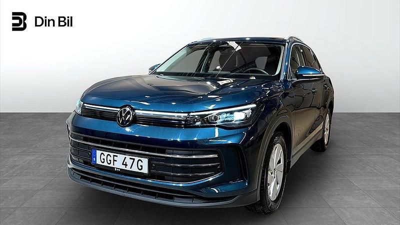 Mörkblå Begagnad 2024 VW Tiguan SUV | 384 900 kr (Dyr) - Bild 1/4