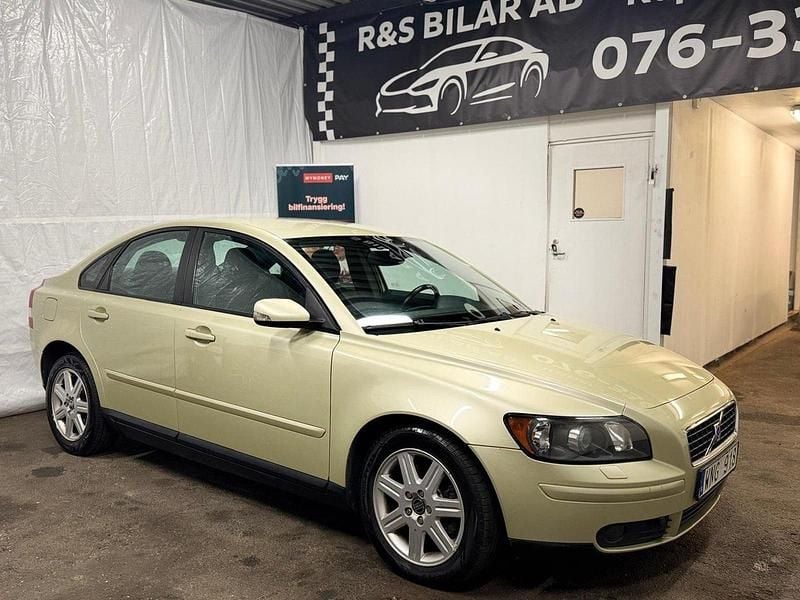 Ljusgrön (grön) Begagnad 2004 Volvo S40 Sedan | 49 900 kr (Marknadspris) - Bild 1/4