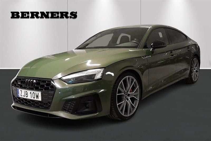 Grön Begagnad 2020 Audi A5 Sportback S-Line Halvkombi | 359 900 kr (Marknadspris) - Bild 1/4